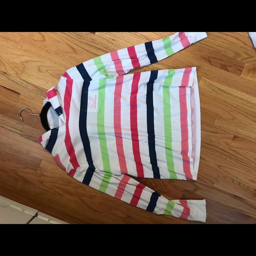 Vineyard vines pull over
